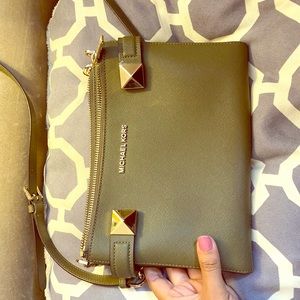 Michael kors crossbody